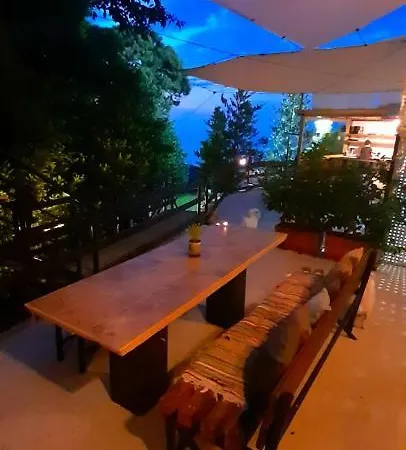Black Mountain Ground Floor Bed & Breakfast *